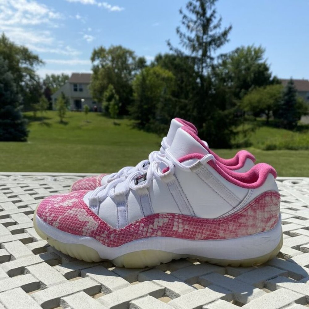 Nike Air Jordan Retro 11 Low Pink Snakeskin AH7860-106 Size 8.5 Women